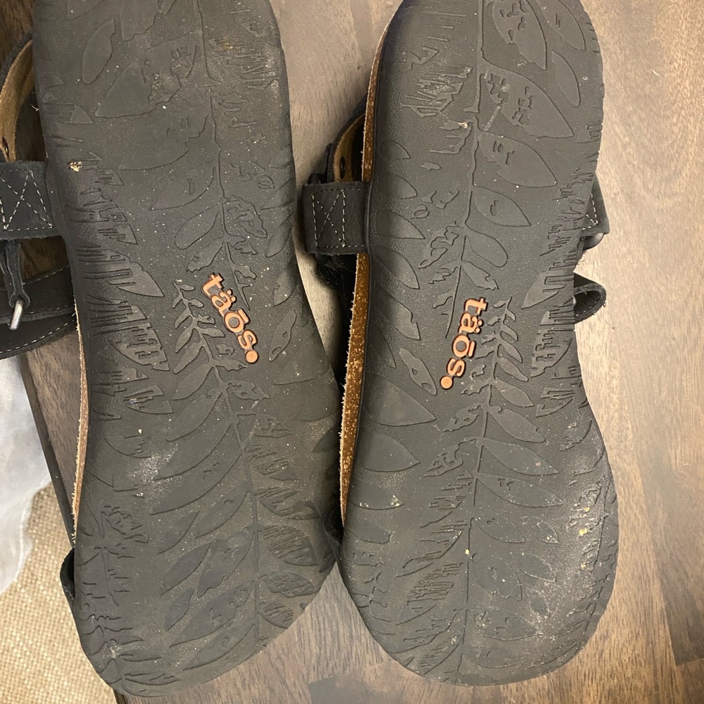Taos Footwear Black Sandals - Picture 5 of 6